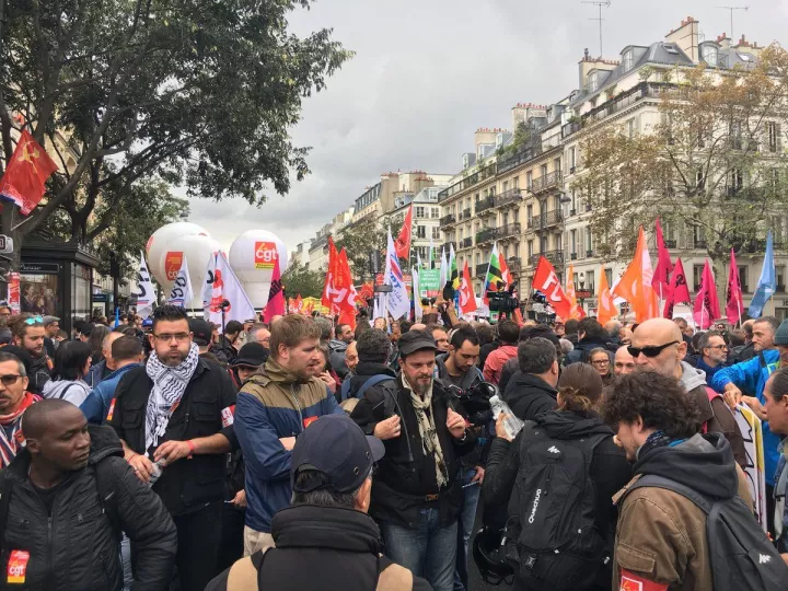 Γαλλία: Μαζικές διαδηλώσεις στο πλαίσιο της απεργίας των δημοσίων υπαλλήλων