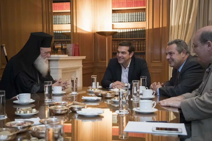 Πολιτεία - εκκλησία: Ισορροπία του τρόμου. Τα σπουδαία στο μέλλον