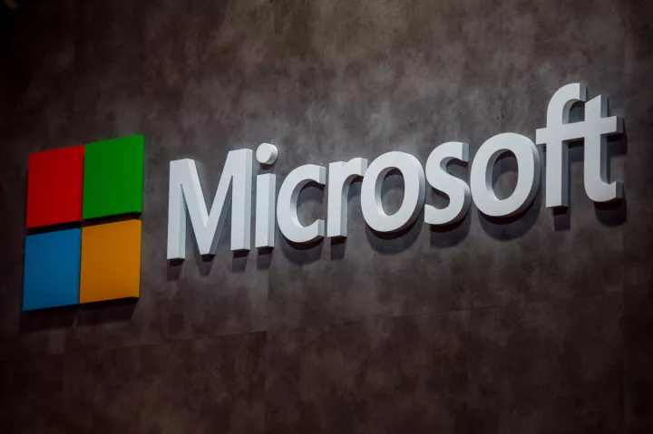 Χαμηλότερα των προσδοκιών τα μεγέθη της Microsoft