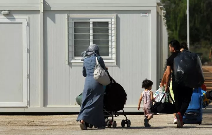 ΝΔ: Προσλαμβάνουν συμβασιούχους σε κέντρα φιλοξενίας που έχουν κλείσει