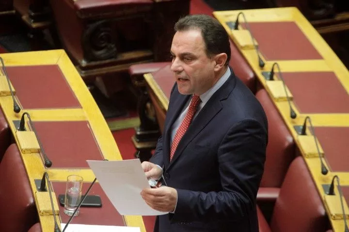 Δημόσιο: Μικρές αλήθειες και μεγάλα ψέματα