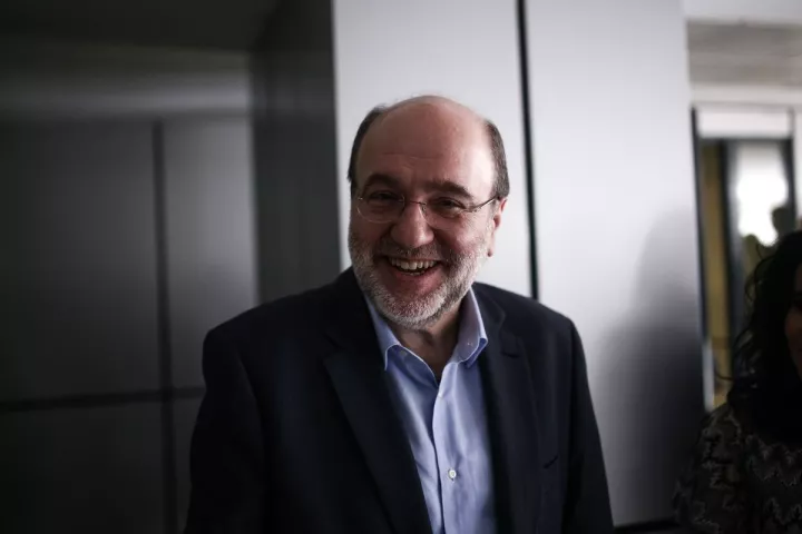 Προς Τρύφωνα Αλεξιάδη, ενταύθα!