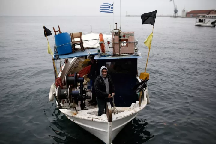Επανεξέταση των φόρων για τους αλιείς, ζητούν 46 βουλευτές του ΣΥΡΙΖΑ