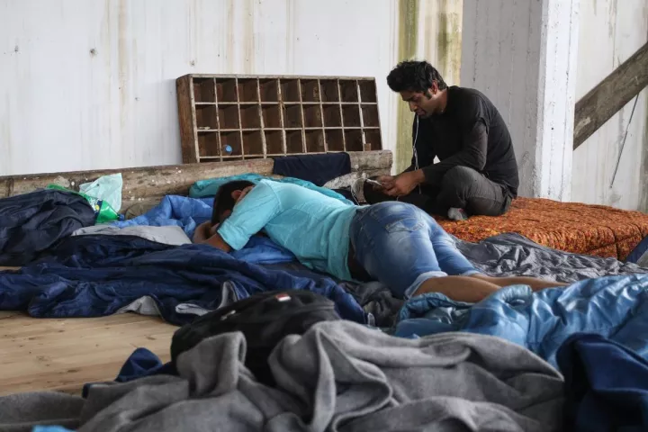 Καθυστερήσεις στη μετεγκατάσταση και οικογενειακή επανένωση προσφύγων, επισημαίνουν βουλευτές του ΣΥΡΙΖΑ