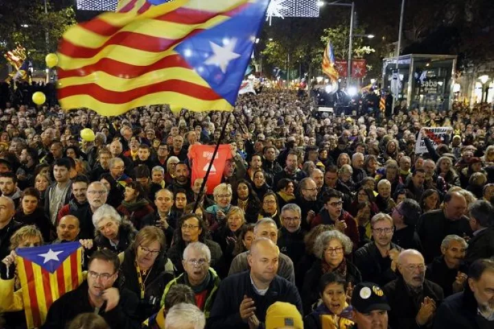 Deutsche Welle: «Άναψαν» και πάλι τα αίματα στη Βαρκελώνη 