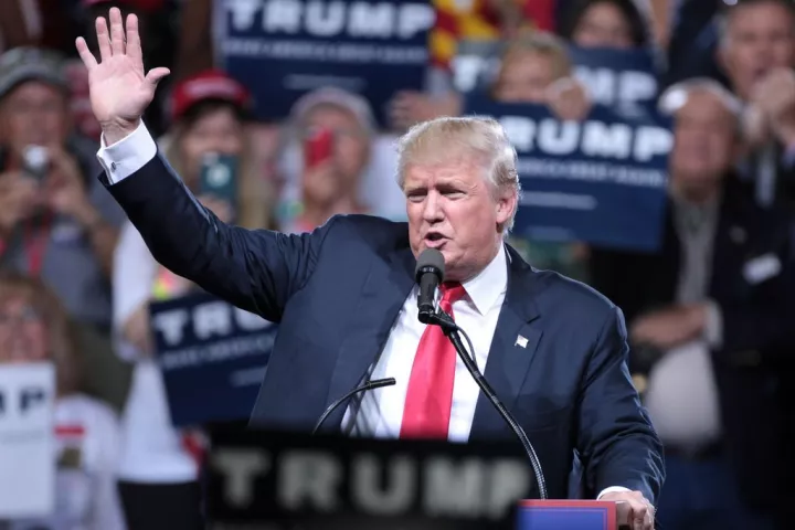 Ολομέτωπη επίθεση Trump κατά ΜΜΕ: Είναι εχθροί του λαού