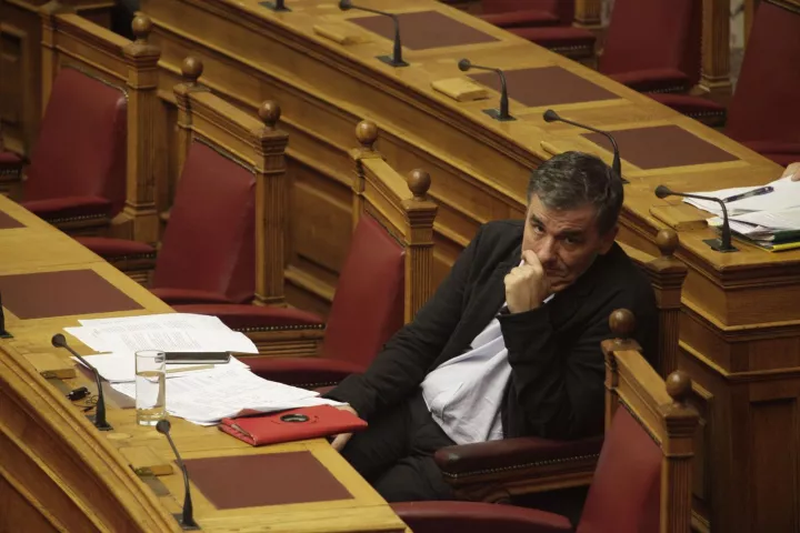 Ένταση ανάμεσα σε Ε. Τσακαλώτο και Μ. Βαρβιτσιώτη στην πρεμιέρα των προαπαιτούμενων