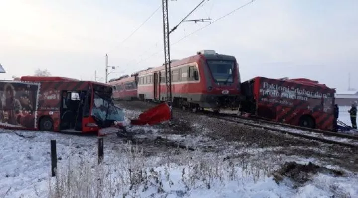 Σερβία: Σύγκρουση τρένου με λεωφορείο - πέντε νεκροί και 26 τραυματίες
