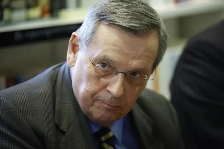 Πρέπει να φύγουν το συντομότερο. Καταστρέφουν τη χώρα!