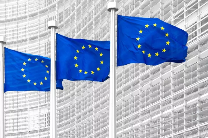 Είκοσι τρεις χώρες της Ε.Ε. υπέγραψαν συμφωνία στον τομέα της άμυνας