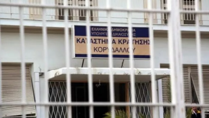 Σωφρονιστική πολιτική μεταξύ σφύρας και άκμονος