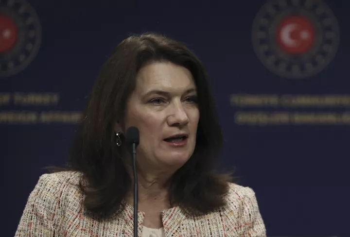 Σε προληπτική καραντίνα η ΥΠΕΞ, μετά τα κρούσματα σε ομολόγους της στο Βελγίο και την Αυστρία