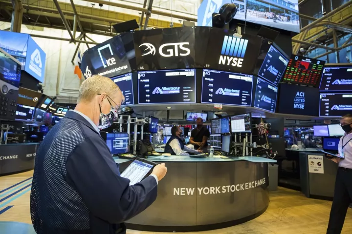 Νέα κέρδη στη Wall με ώθηση από την Goldman και τις εξελίξεις στο εμβόλιο