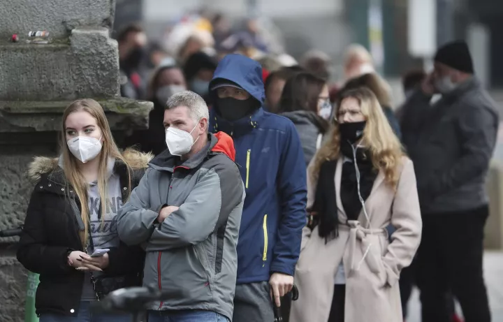 Πολωνία: Πάνω από 300.000 τα κρούσματα του κορονοϊού