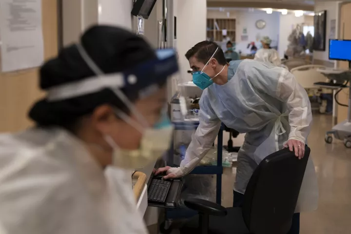 ΗΠΑ: Ρεκόρ κρουσμάτων με 210.000 μολύνσεις και 2.900 θάνατοι σε ένα 24ωρο 