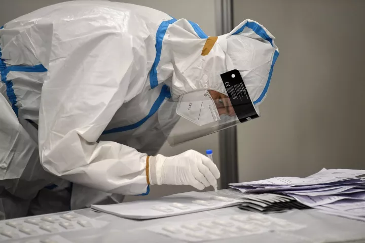 Γερμανία: 1000 άνθρωποι σε καραντίνα λόγω κρουσμάτων κορονοϊού σε εργοστάσιο