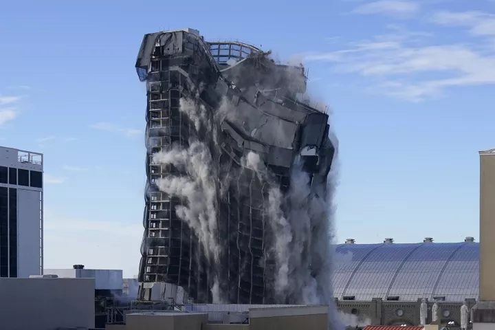 Κατεδαφίστηκε το Trump Plaza στο Ατλάντικ Σίτι