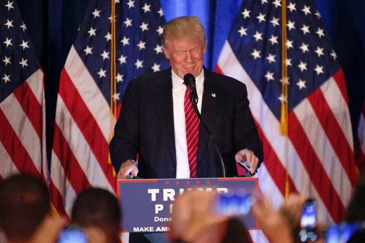 Ο D. Trump εξήγγειλε αλλαγές στο τραπεζικό σύστημα και στη φορολογία
