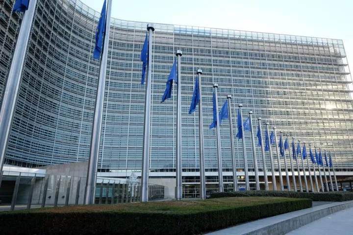 Εναλλακτικές πηγές χρηματοδότησης στην ΕΕ προτείνει η Επιτροπή 