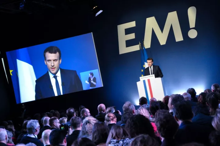 Γαλλία: Ο Em. Macron χαιρετίζει την ήττα του Wilders ως νίκη των «προοδευτικών»
