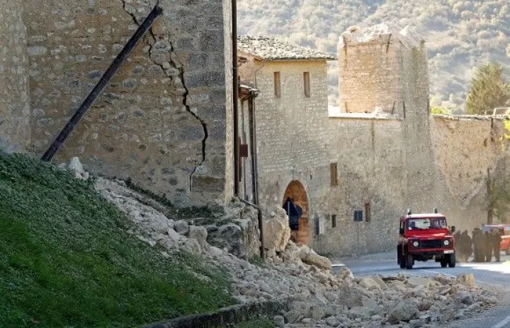 Μόνο τραυματίες απο το νέο χτύπημα του Εγκέλαδου με 6,6 Ρίχτερ στην Ιταλία 