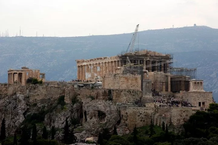 Η δυτική πλευρά του Παρθενώνα στην… εντατική