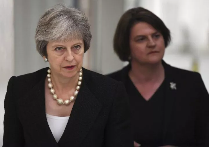 Τ. Μέι: Παραμένει βουλευτής, αφού αποχωρήσει από την πρωθυπουργία