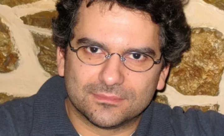 Ε όχι, ούτε οι επιχειρηματίες είναι λαμόγια, ούτε οι δημόσιοι υπάλληλοι άχρηστοι