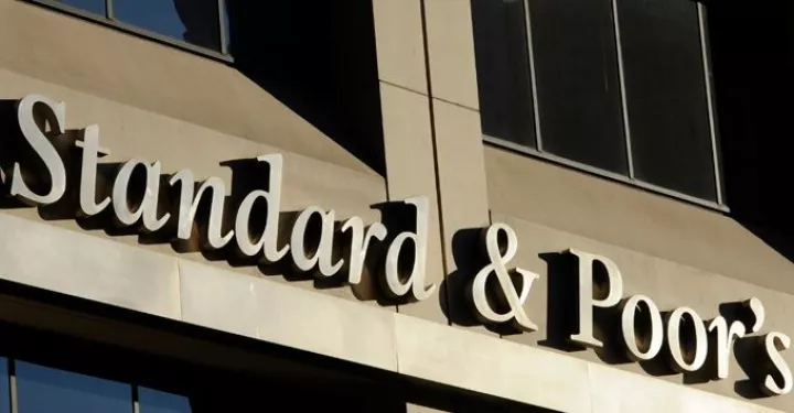 S&P: Η οικονομία της ευρωζώνης «πετά με έναν κινητήρα» 