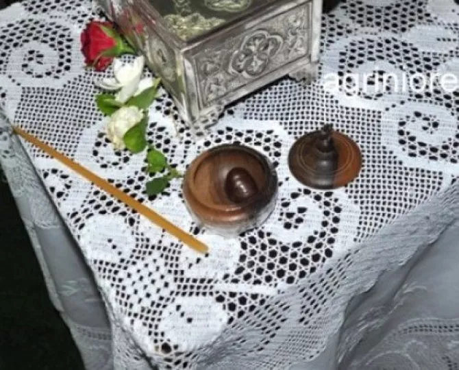 Θεολόγος μηνύει τον κληρικό με το κάστανο του Αγίου Παϊσίου – Τι λέει στο liberal.gr