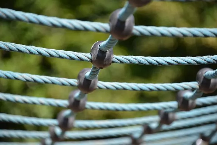 Χωρίς φανατικούς μετριοπαθείς, η χώρα δε σώζεται