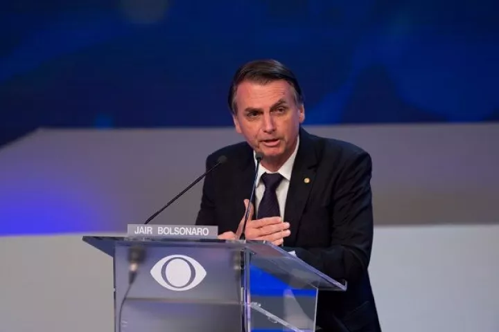 Ζ. Μπολσονάρου: «Εγγυημένο» το δικαίωμα οπλοφορίας με λευκό ποινικό μητρώο