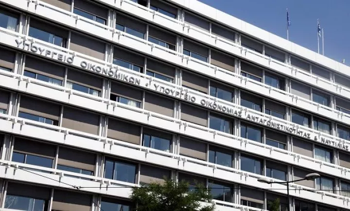 FT: Ο  Ευ.Τσακαλώτος απείλησε να συνεχίσει τις συζητήσεις με το ΔΝΤ στην Ειδομένη