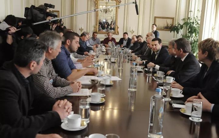 Επιστρέφουν στα μπλόκα οι αγρότες