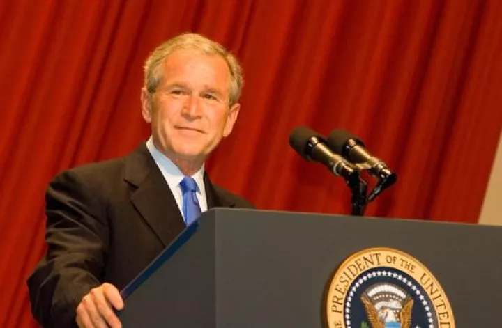 Ο πρώην πρόεδρος των ΗΠΑ, George Bush θα παραμείνει στο νοσοκομείο για λίγες ημέρες ακόμα