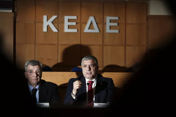 ΚΕΔΕ: Η κυβέρνηση στοχοποιεί την Τοπική Αυτοδιοίκηση ως διεφθαρμένη