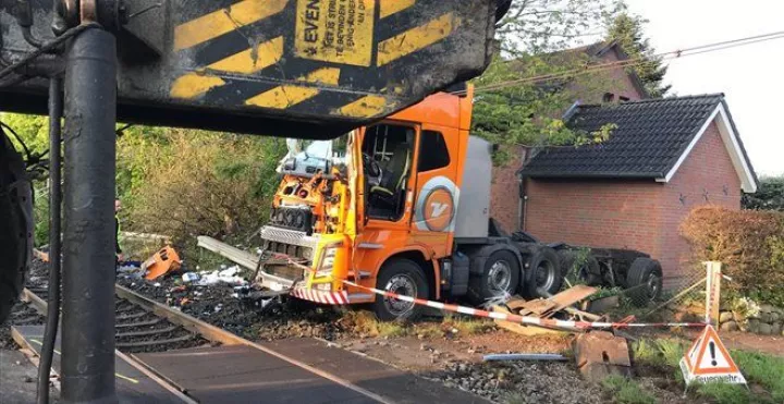 Γερμανία: Δεκάδες τραυματίες από τη σύγκρουση τραίνου με φορτηγό 