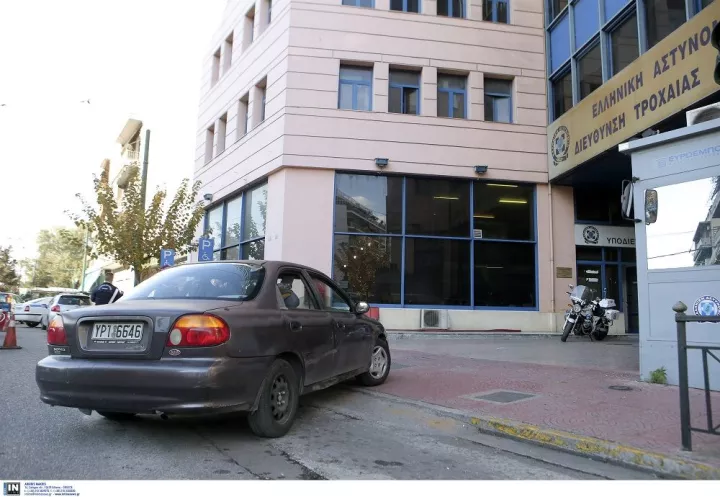 Πυροβολισμοί έξω από την Τροχαία Αθηνών 