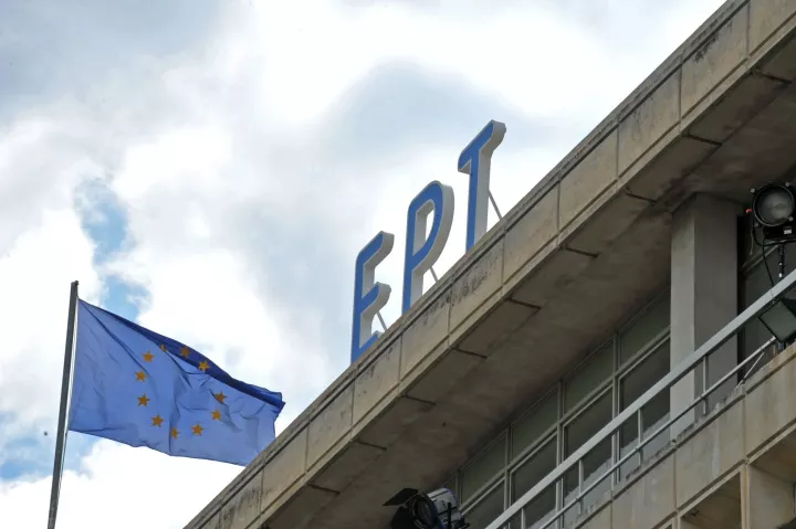 «Σώζουν ή απειλούν ζωές τα εμβόλια;»- Απίστευτο το ερώτημα από εκπομπή της ΕΡΤ