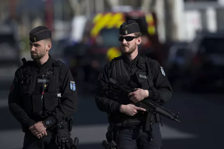 Γαλλία: Αυτοκίνητο έπεσε πάνω σε στρατιωτικούς, δεν υπήρξαν τραυματισμοί