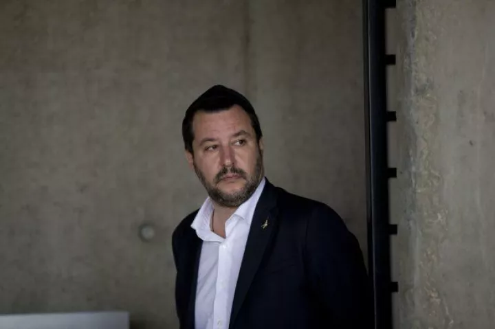 Δεξαμενοπλοίο διέσωσε μετανάστες και άλλαξε πορεία - Πειρατεία καταγγέλλει ο Μ. Σαλβίνι