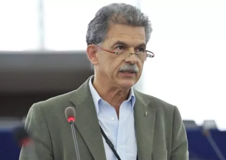 Ζητείται ιδιώτης για να υπηρετήσει τις αξίες της Αριστεράς