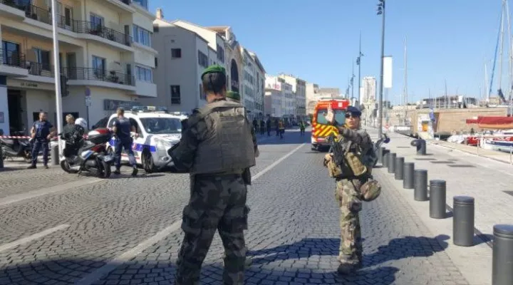Μασσαλία: Αυτοκίνητο έπεσε πάνω σε στάσεις λεωφορείου - Ένας νεκρός