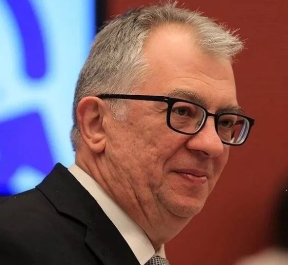  Έργα και ημέρες νομοθετικής παρακμής: Πως φτάσαμε από τον Κωνσταντίνο Τσάτσο στον Πάνο Σκουρλέτη