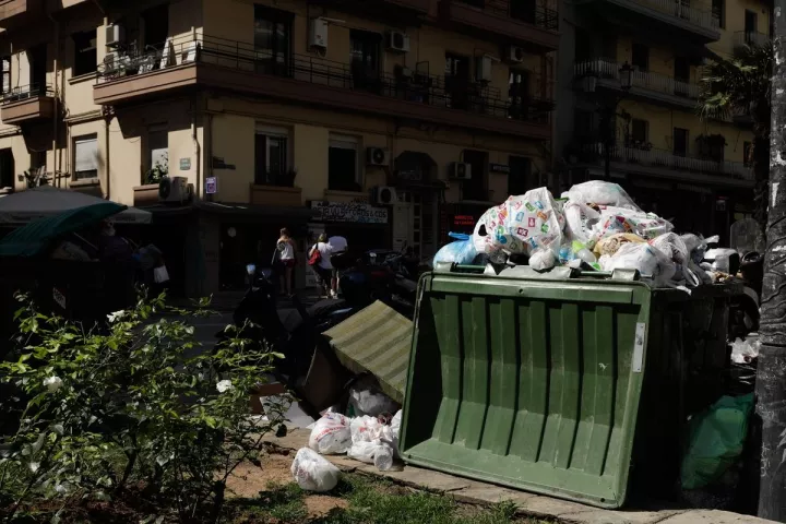 Κάποιες σκέψεις για τα σκουπίδια ή «η μαρξιστική απάτη των ΣΥΡΙΖΑΝΕΛ»