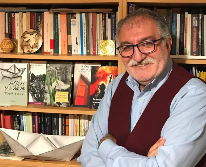 Τζεμίλ Τουράν Μπαζιντί: «Έχω συγγραφικές εμμονές, ευτυχώς»