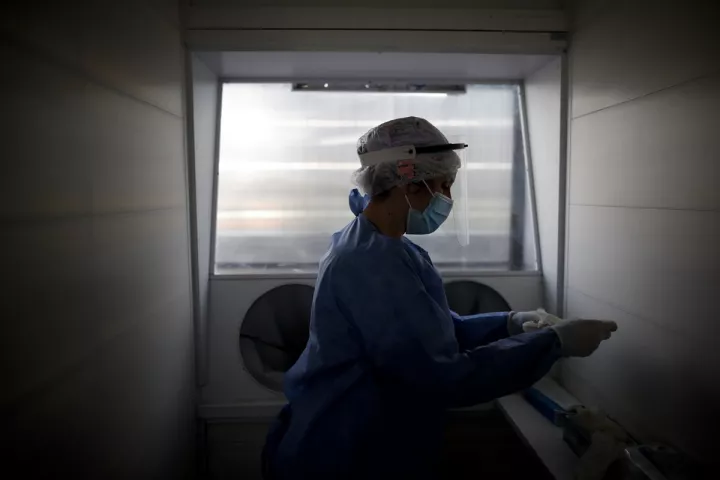 Πάνω από 1.240.000 νεκροί, περισσότερα από 49.300.000 κρούσματα παγκοσμίως