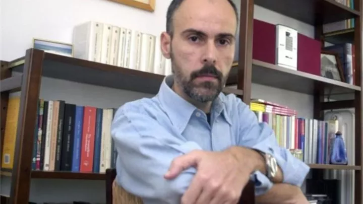 Νίκος Δαββέτας: «Ο πυρετός της γραφής, ανεβαίνει ξαφνικά, απρόοπτα σαν εποχική αδιαθεσία»