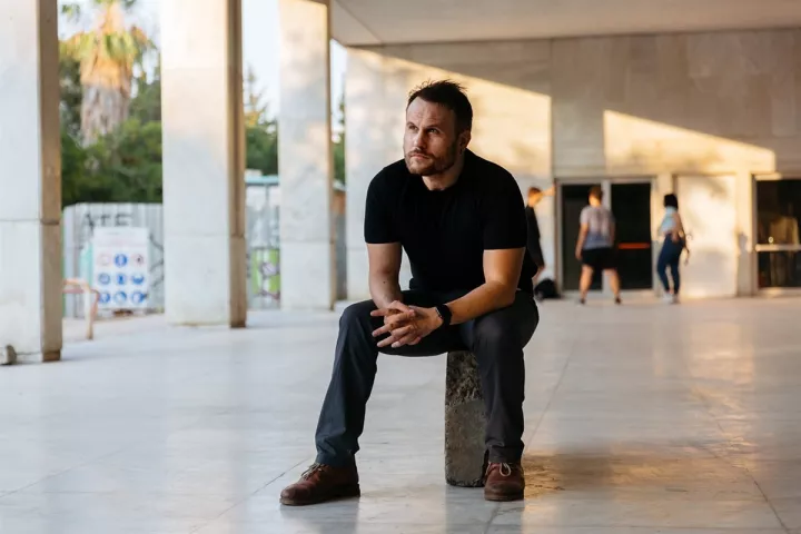 Χρήστος Αρμάντο Γκέζος: «Δεν ήρθαμε μόνο από μια άλλη χώρα, ήρθαμε από μια άλλη εποχή»