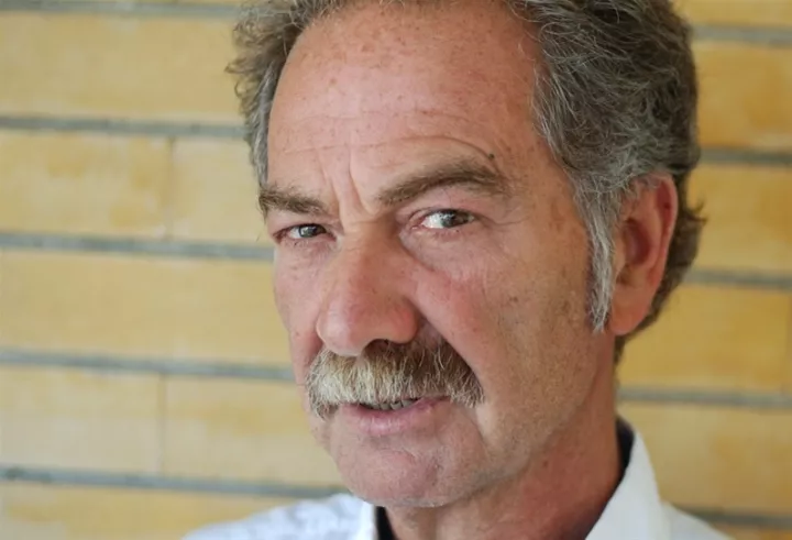 Γρηγόρης Αζαριάδης: «Έπαθα το πρώτο σοκ με τον Ραίημοντ Τσάντλερ»